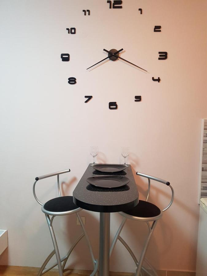 Apartman Aurora โนวีซาด ภายนอก รูปภาพ