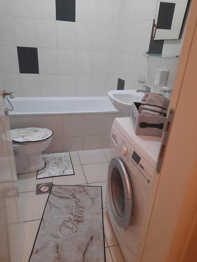 Apartman Aurora โนวีซาด ภายนอก รูปภาพ