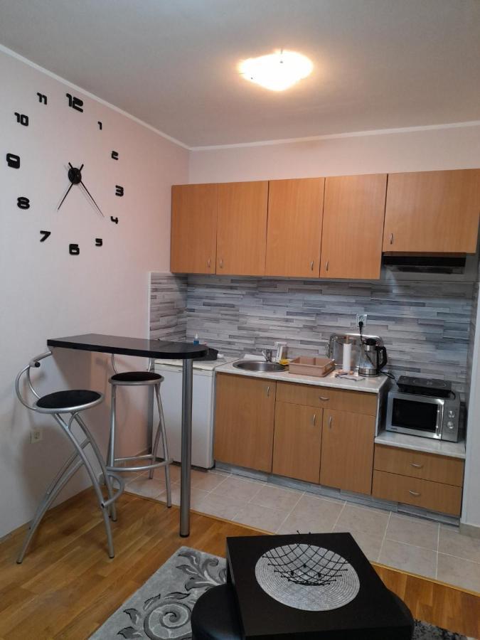Apartman Aurora โนวีซาด ภายนอก รูปภาพ