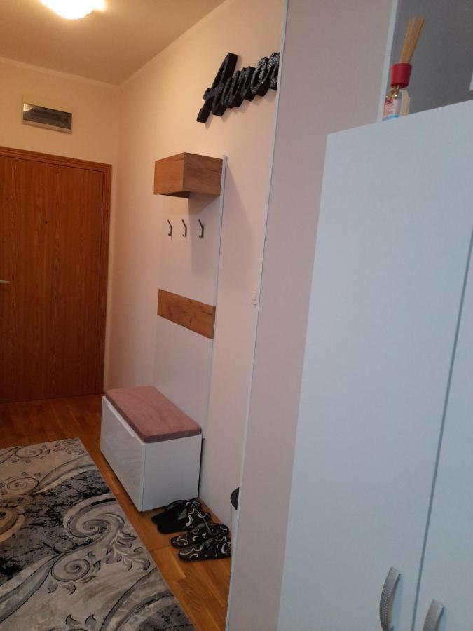 Apartman Aurora โนวีซาด ภายนอก รูปภาพ